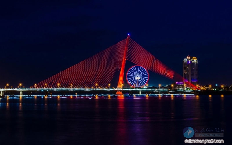 Tran Thi Ly Bridge has the symbol of a sail reaching out to the sea 