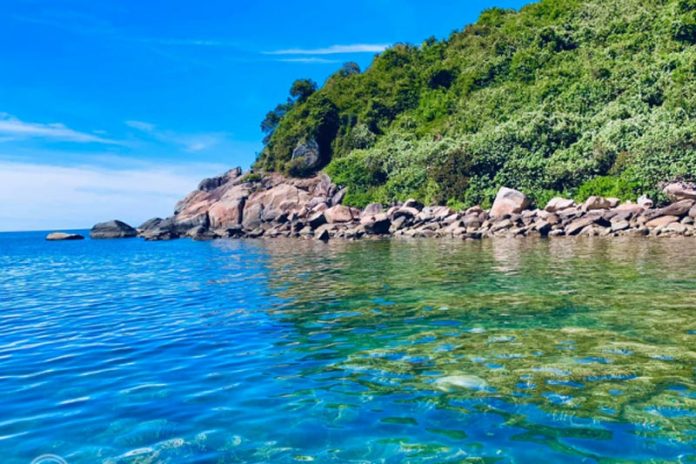 Đảo ngọc Hòn Chảo Đà Nẵng là một hòn đảo còn khá hoang sơ