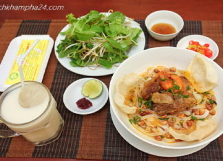 Kinh nghiệm du lịch Đà Nẵng tự túc - Món ăn ngon rẻ gắn liền với các "BÀ" tại Đà Nẵng.