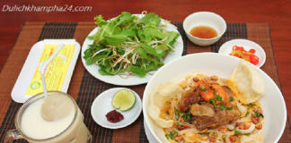 Kinh nghiệm du lịch Đà Nẵng tự túc - Món ăn ngon rẻ gắn liền với các "BÀ" tại Đà Nẵng.