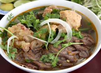 Thưởng thức tất tần tật món ngon Huế khi đi du lịch Đà Nẵng Thưởng thức tất tần tật món ngon Huế khi đi du lịch Đà Nẵng