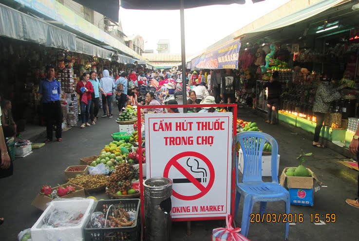 Khu ẩm thực phía ngoài chợ Cồn Đà Nẵng