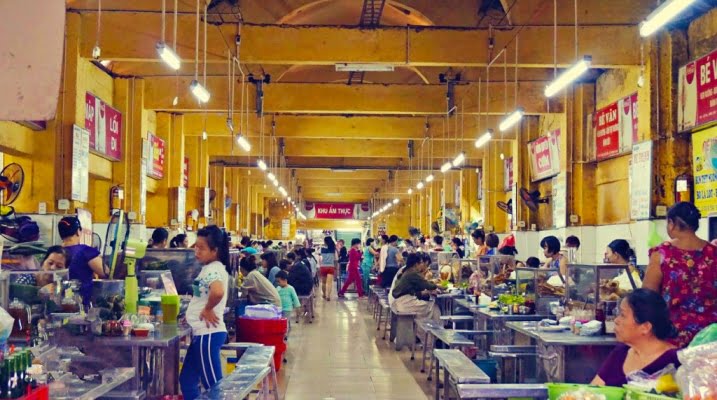 Khu ẩm thực phía trong của chợ Cồn Đà Nẵng
