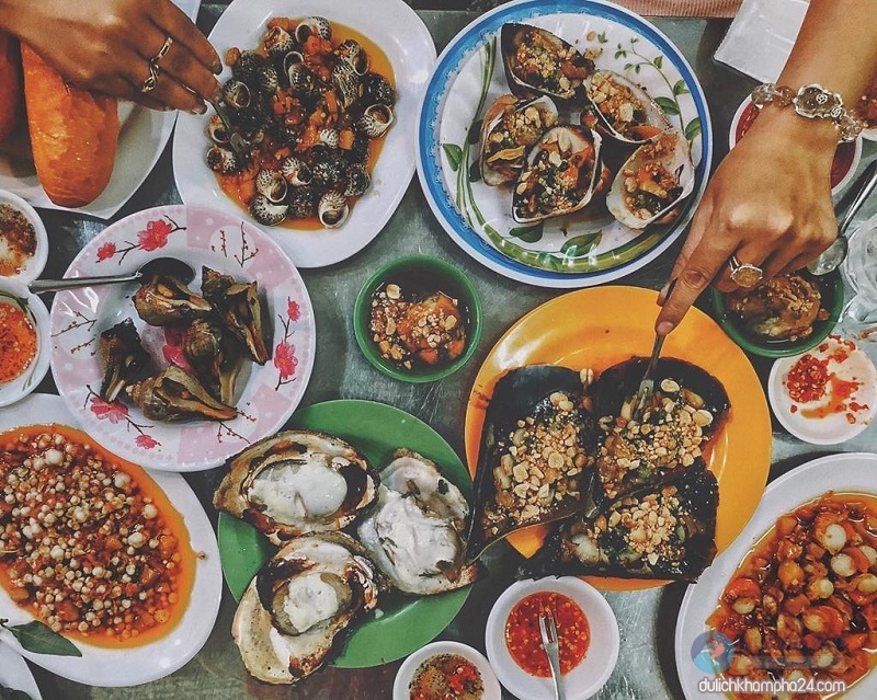 Kinh nghiệm du lịch Sài Gòn tự túc 2023 : ăn gì, chơi ở đâu?
