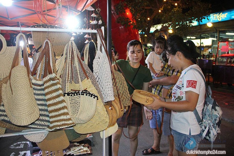 The most popular souvenirs at Son Tra night market