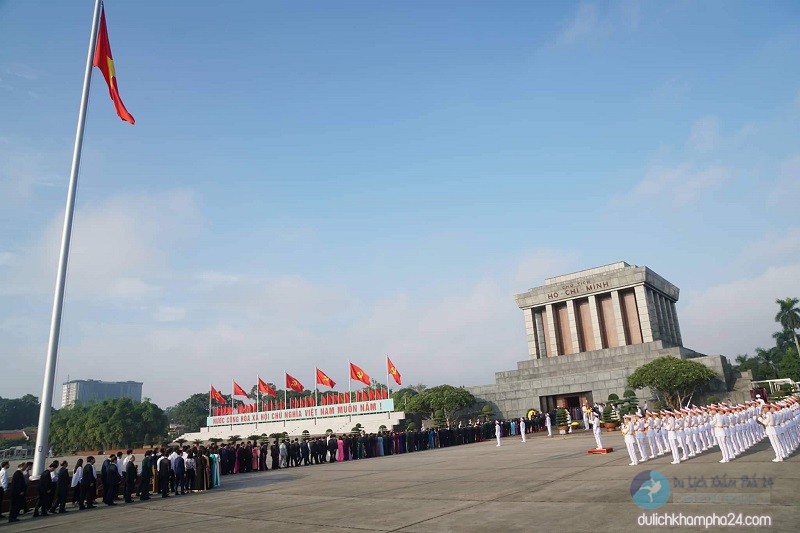 Viếng lăng Chủ tịch Hồ Chí Minh