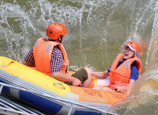 Trượt thác Hòa Phú Thành