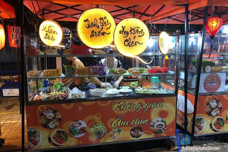 Gian hàng ẩm thực ở chợ đêm Sơn Trà Đà Nẵng 