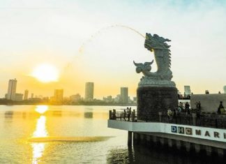 Tượng cá chép hóa rồng Đà Nẵng