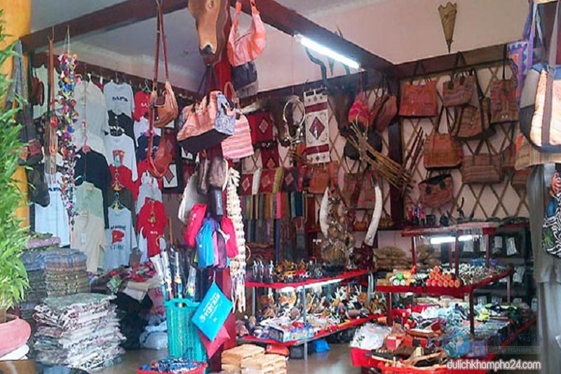 Chợ Hàn Đà Nẵng nhiều gian hàng lưu niệm và thời trang