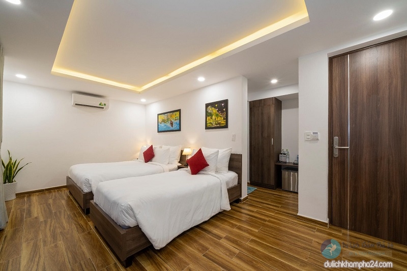 PHÒNG DELUXE GIƯỜNG 3 VIEW PHỐ