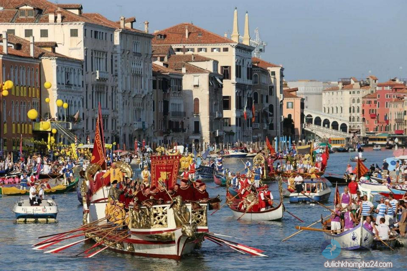 Lễ hội đua thuyền St. Ranieri ở Pisa, Ý
