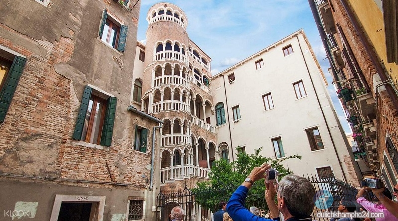 Khám phá tòa nhà hình xoắn ốc Scala Contarini Del Bovolo