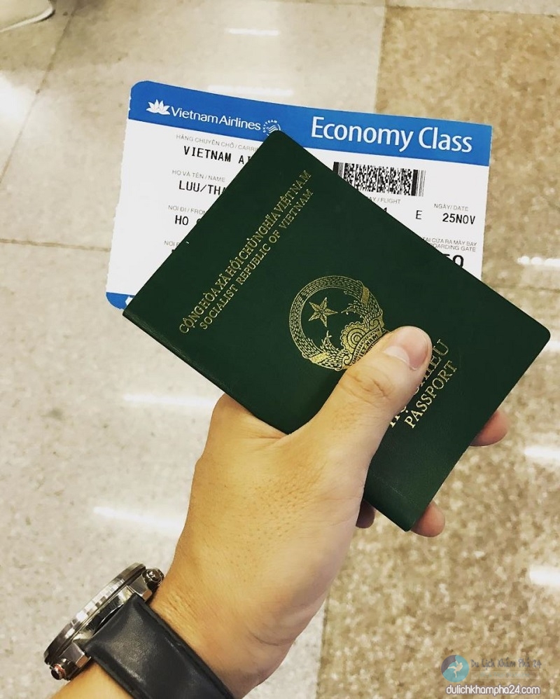 hộ chiếu và vé máy bay