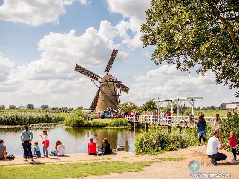 Ngôi làng Kinderdijk khi đến du lịch Rotterdam - Du lịch Hà Lan