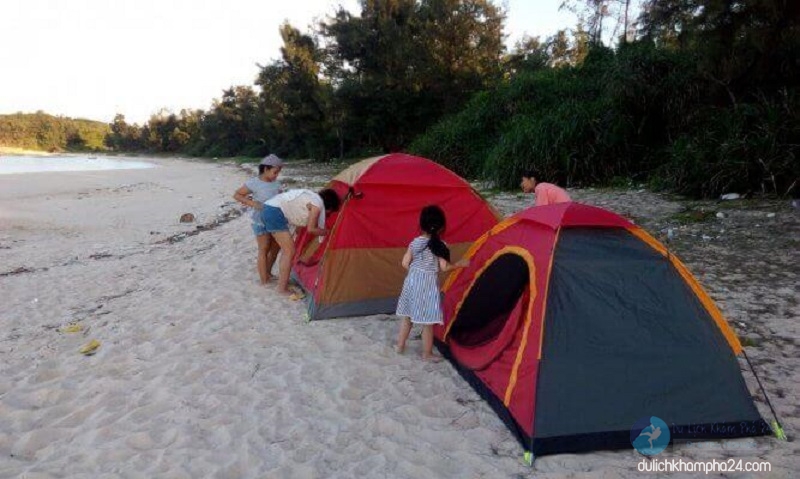 Ngủ bằng lều khi đi biển Tiên Sa
