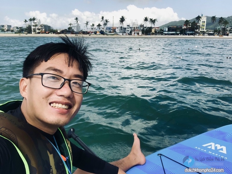 Chèo thuyền sup ở Hồ Hòa Trung