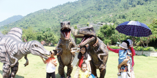 công viên khủng long Núi Thần Tài