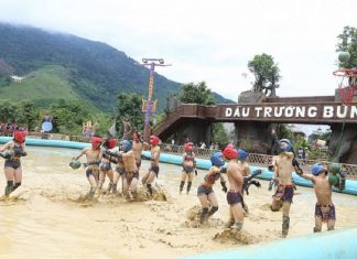 Đấu trường bùn ở Núi Thần Tài