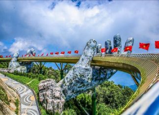 “Lạc trôi” giữa lưng chừng mây với Cầu Vàng khi đến Bà Nà Hills