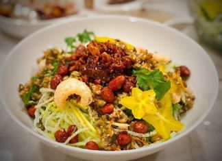 Đến Huế đừng quên ăn món cơm hến độc lạ nơi đây nhé Đến Huế đừng quên ăn món cơm hến độc lạ nơi đây nhé