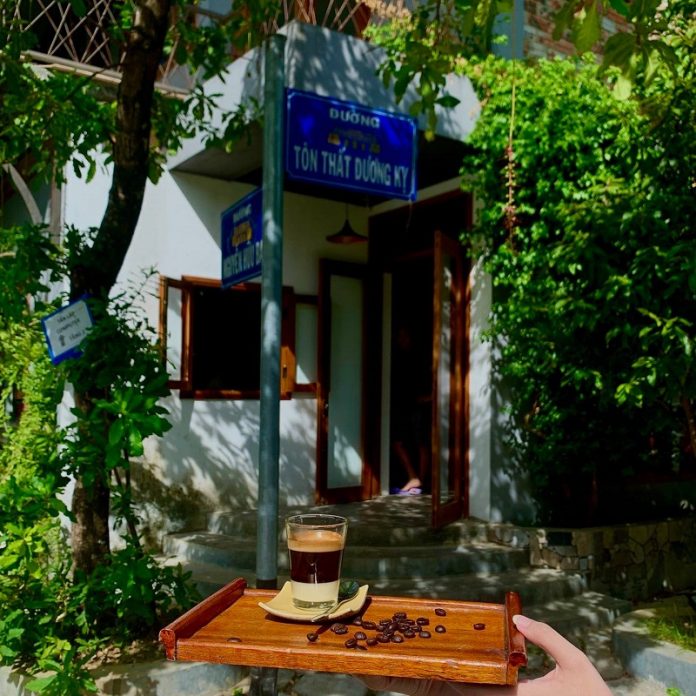 Tour du lịch Huế từ Đà Nẵng ghé quán coffee Tam Giác Vàng tại Huế