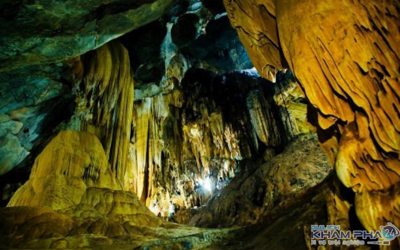 Hệ thống thạch nhũ tuyệt đẹp ẩn trong hang động