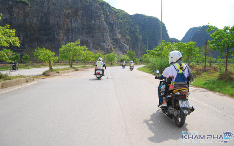 Du lịch tự túc Ao Vua bằng xe máy