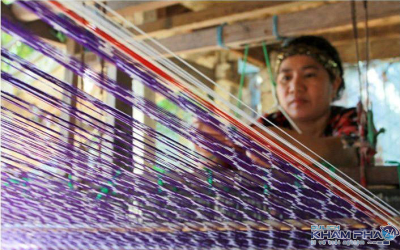 Làng nghề dệt lụa nức tiếng tại An Giang