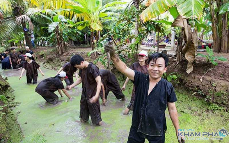 Hóa thân thành người nông dân thứ thiệt