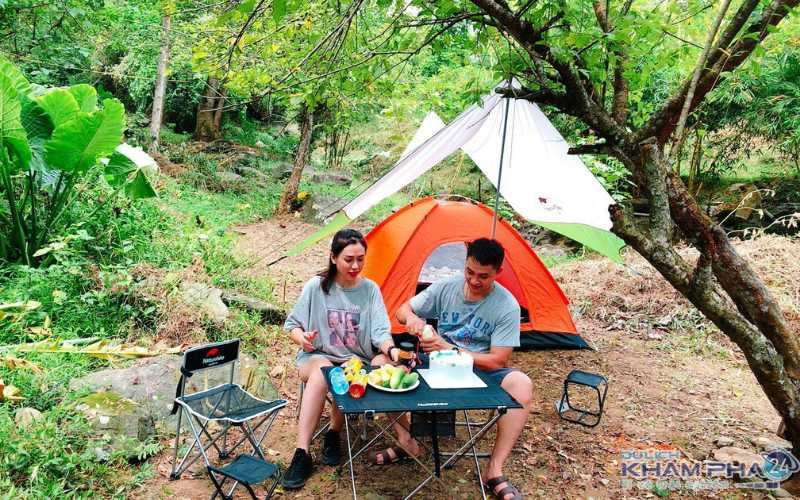 Mùa đẹp để cắm trại hồ Đồng Mô