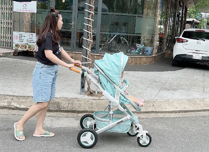 thuê xe đẩy em bé Đà Nẵng