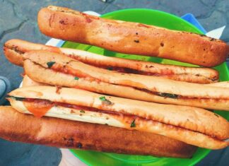 Bánh Mì Que Đà Nẵng - Một Trong 11 Món Ăn Đường Phố Ngon Nhất Thế Giới