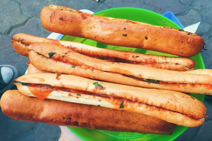 banh-mi-que-da-nang-7 Bánh Mì Que Đà Nẵng - Một Trong 11 Món Ăn Đường Phố Ngon Nhất Thế Giới