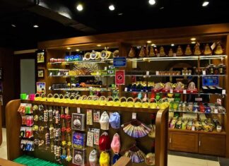 Ghé thăm tiệm trang sức non nước