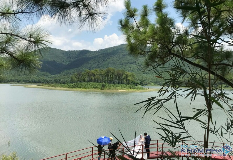 hồ Yên Trung
