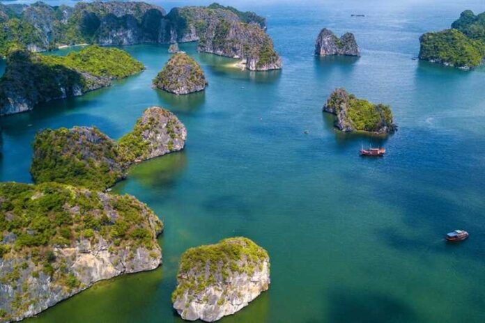 vinh-lan-ha-cat-ba-10 Vịnh Lan Hạ Cát Bà