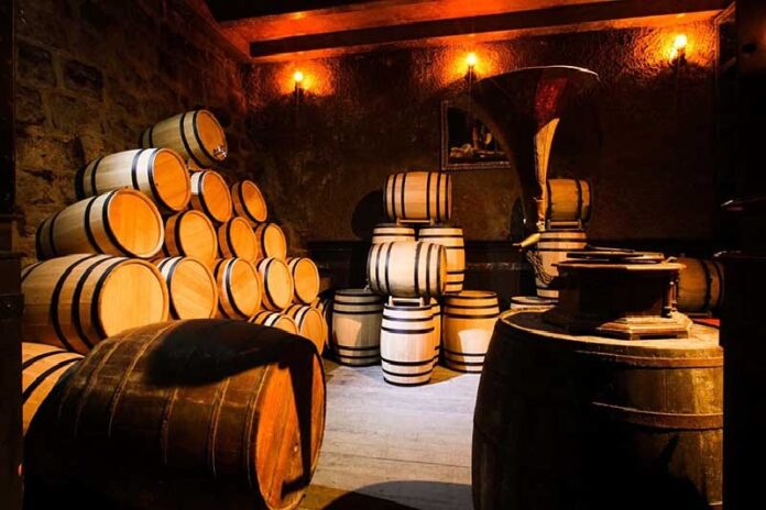 ham-ruou-de-bay-c Hầm rượu Debay